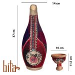 تنگ سفال و جام با قالی دستباف