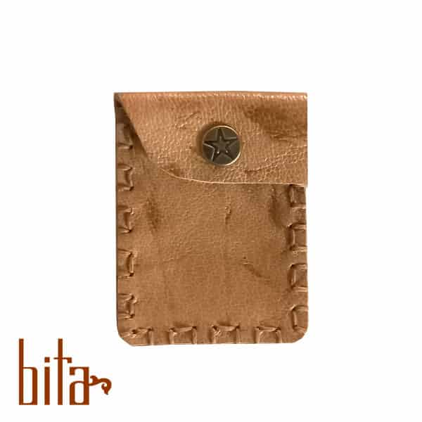 کیف گردنی چرم کرم طرح چروک کیف گردنی چرم کرم طرح چروک
