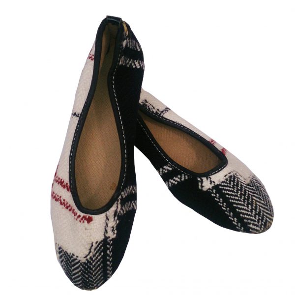 کفش جاجیمی سفید و سیاه زیبا